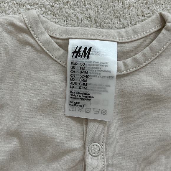 Preemie H&M Button Rompers - Picture 4 of 5
